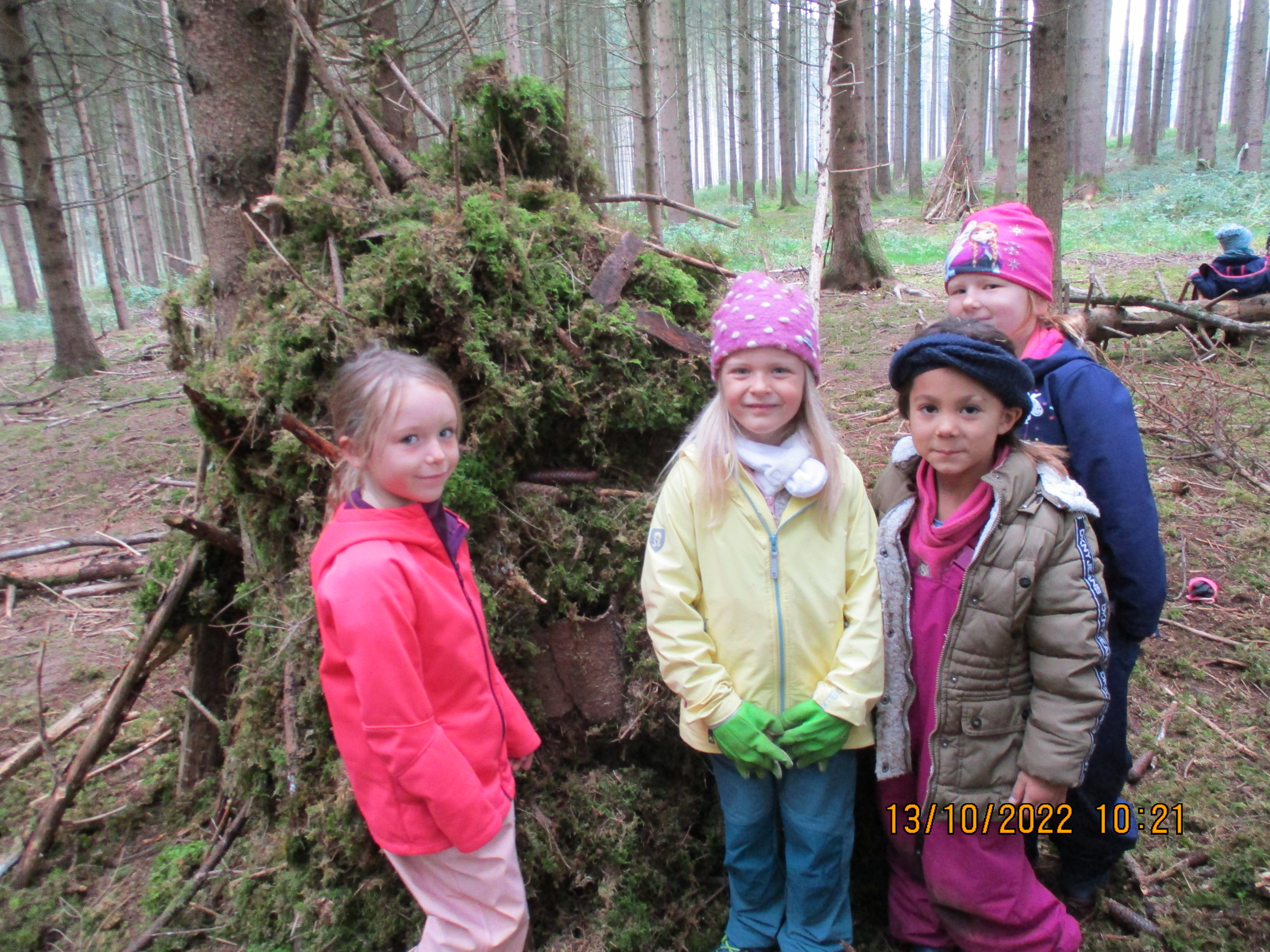 Ausflug in den Wald mit den Rabenschulekindern